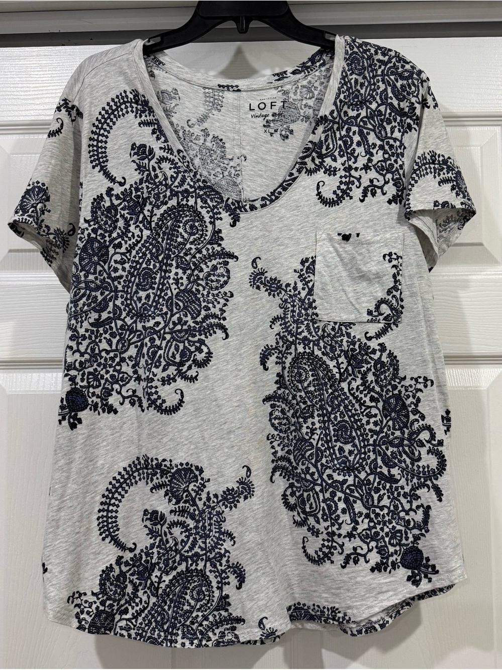 Ann Taylor White Short-Sleeve V-Neck Tee with Navy Paisley Print